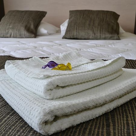 Logis Les Parcs Hotel Talmont-Saint-Hilaire Ngoại thất bức ảnh